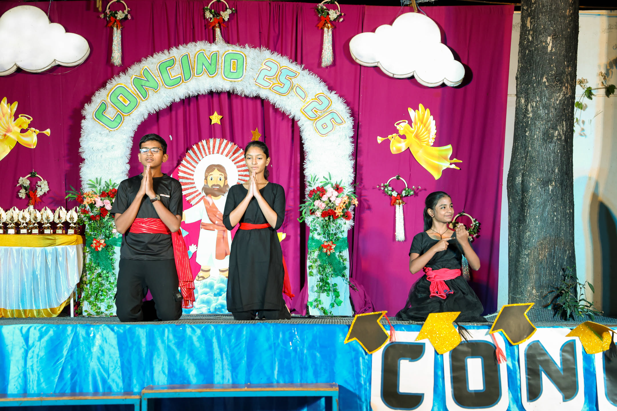 Children performing on stage during Concino